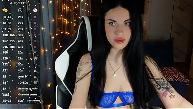 Mary   Moore online show from 12-18-24, 03:58