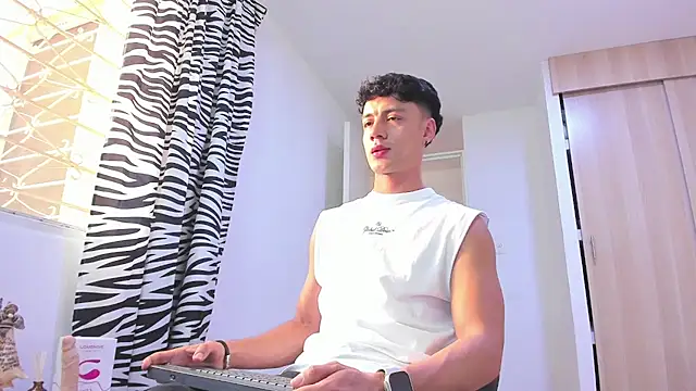 Snapshot of Sebastian-Dash chatting on 03-03-25, 10:31 Sebastian-Dash online show from 03-03-25, 10:31