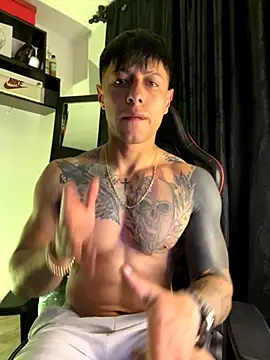 Snapshot of darmod chatting on 10-08-25, 04:10 darmod online show from 10-08-25, 04:10