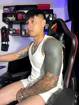 Snapshot of darmod chatting on 10-21-25, 08:59 darmod online show from 10-21-25, 08:59