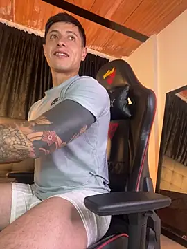 Snapshot of darmod chatting on 11-16-25, 09:26 darmod online show from 11-16-25, 09:26