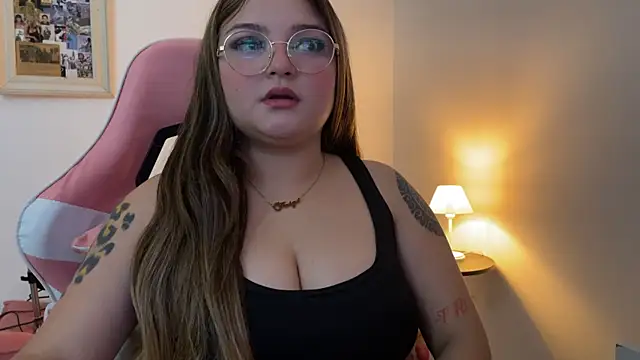 SweetPaige  online show from 12-17-25, 04:57