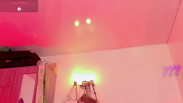 Snapshot of naomy__xx chatting on 06-11-26, 03:15 naomy xx online show from 06-11-26, 03:15