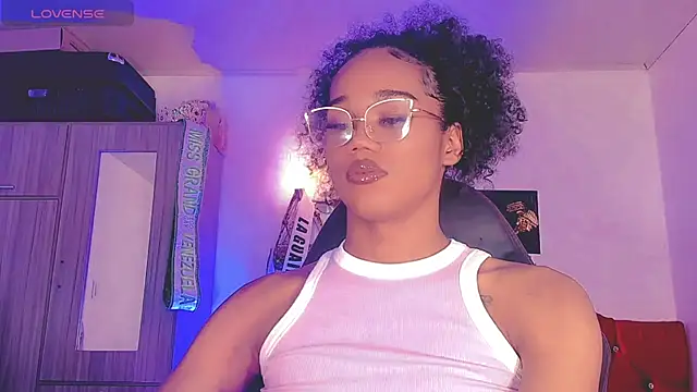 Snapshot of naomy__xx chatting on 07-21-26, 02:14 naomy xx online show from 07-21-26, 02:14