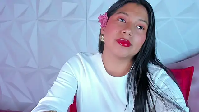 LinnaGardenia online show from 12-25-24, 12:47