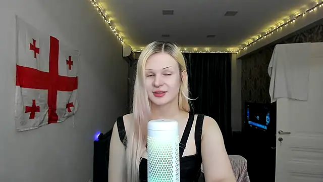 Snapshot of sashakiss99 chatting on 01-31-25, 04:27 sashakiss99 online show from 01-31-25, 04:27