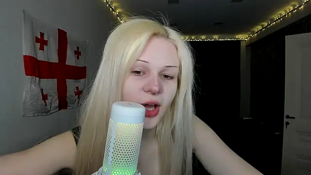 Snapshot of sashakiss99 chatting on 02-28-25, 05:59 sashakiss99 online show from 02-28-25, 05:59