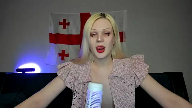 Snapshot of sashakiss99 chatting on 03-18-25, 07:10 sashakiss99 online show from 03-18-25, 07:10