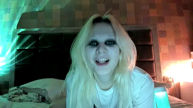 Snapshot of sashakiss99 chatting on 10-26-25, 01:22 sashakiss99 online show from 10-26-25, 01:22