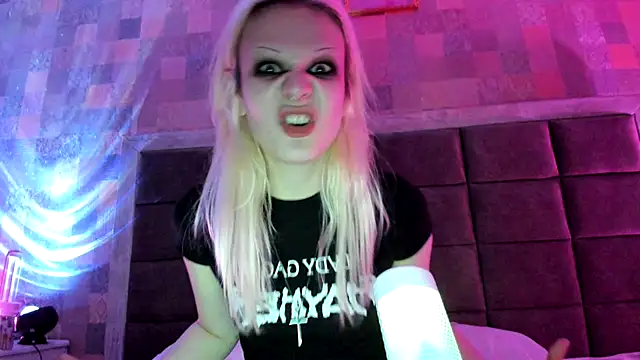 Snapshot of sashakiss99 chatting on 10-27-25, 01:53 sashakiss99 online show from 10-27-25, 01:53