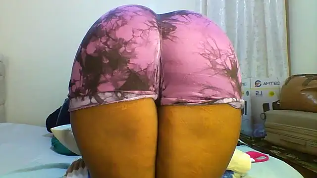 Petitiebooty online show from 02-24-26, 06:11