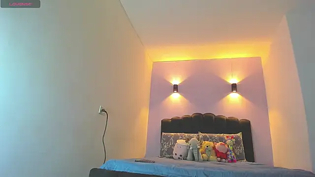 Sofia Clauss  online show from 10-20-25, 05:08