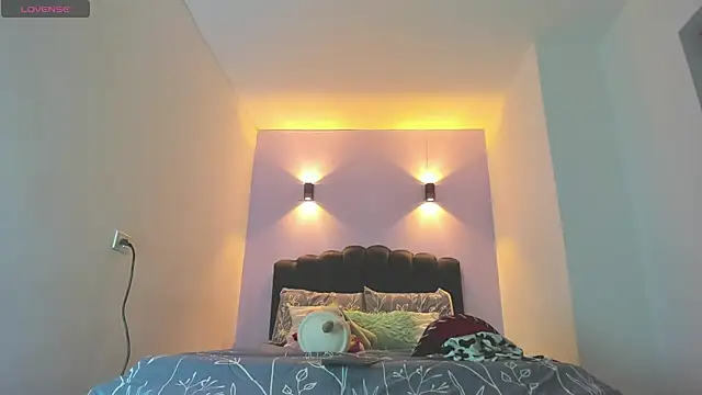 Sofia Clauss  online show from 11-02-25, 02:47