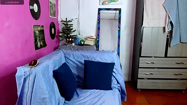 Snapshot of sensitive_brunette chatting on 12-11-24, 12:44 sensitive brunette online show from 12-11-24, 12:44