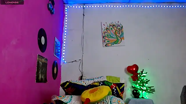 Snapshot of sensitive_brunette chatting on 01-04-25, 02:35 sensitive brunette online show from 01-04-25, 02:35