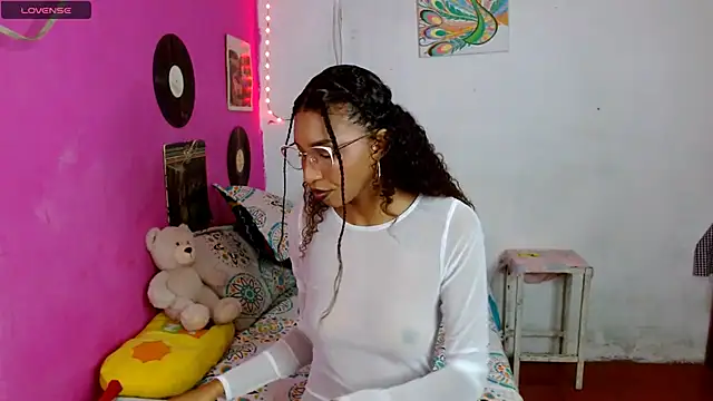 Snapshot of sensitive_brunette chatting on 01-15-25, 09:09 sensitive brunette online show from 01-15-25, 09:09