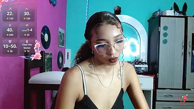 Snapshot of sensitive_brunette chatting on 09-19-25, 07:36 sensitive brunette online show from 09-19-25, 07:36