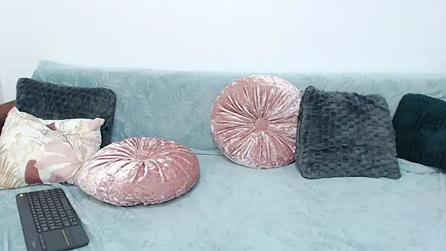 Snapshot of RebecaMur chatting on 09-19-25, 05:02 RebecaMur online show from 09-19-25, 05:02