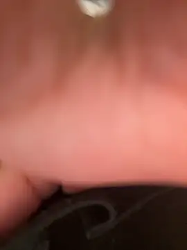 Snapshot of DarianaGuzz chatting on 03-04-25, 05:42 DarianaGuzz online show from 03-04-25, 05:42