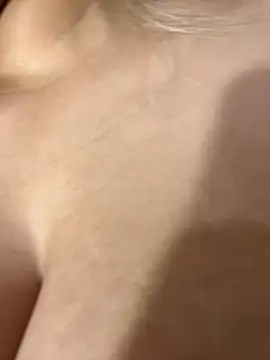 Snapshot of DarianaGuzz chatting on 10-12-25, 12:31 DarianaGuzz online show from 10-12-25, 12:31