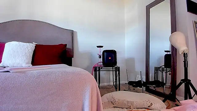 yiauana online show from 11-02-25, 03:58