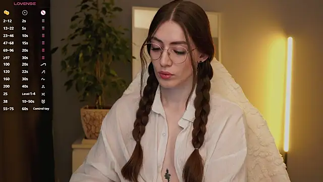 Ester Hill online show from 09-20-25, 01:06