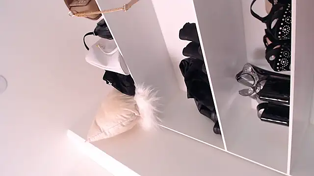 Snapshot of dollface17 chatting on 12-29-24, 08:26 dollface17 online show from 12-29-24, 08:26