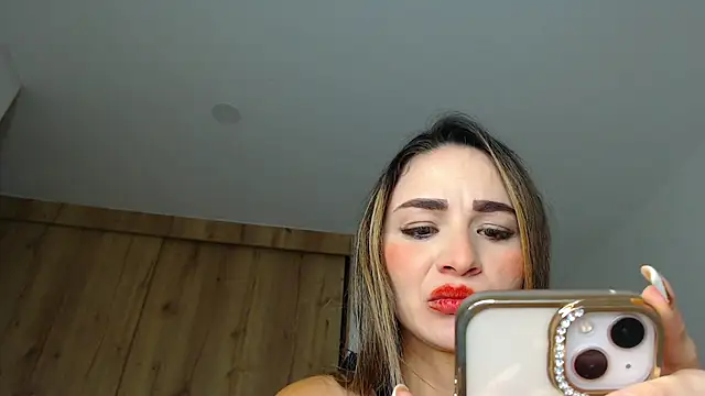 Snapshot of dollface17 chatting on 02-03-25, 02:47 dollface17 online show from 02-03-25, 02:47