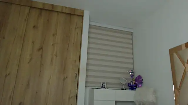 Snapshot of dollface17 chatting on 02-27-25, 01:16 dollface17 online show from 02-27-25, 01:16