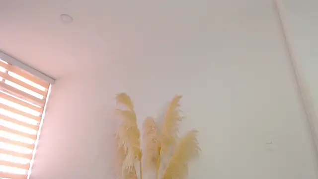 Snapshot of dollface17 chatting on 11-20-25, 09:25 dollface17 online show from 11-20-25, 09:25