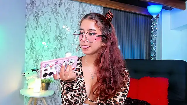 Snapshot of chloe_blue chatting on 02-23-25, 02:57 chloe blue online show from 02-23-25, 02:57