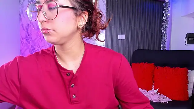 Snapshot of chloe_blue chatting on 03-02-25, 11:39 chloe blue online show from 03-02-25, 11:39