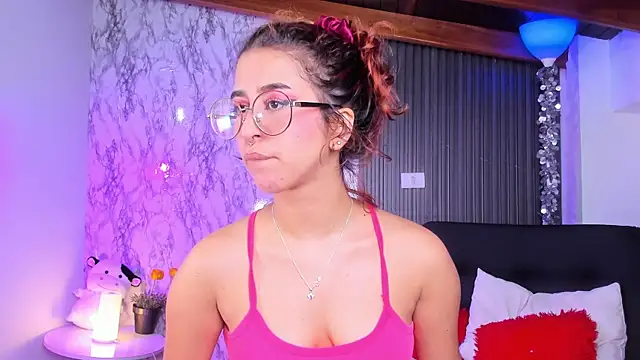 Snapshot of chloe_blue chatting on 03-07-25, 11:40 chloe blue online show from 03-07-25, 11:40