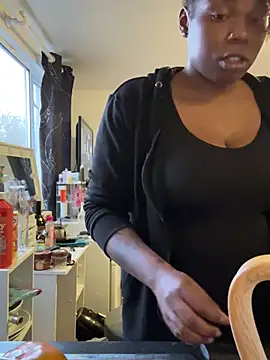 Snapshot of Bali_baddie_x chatting on 02-06-25, 04:58 Bali baddie x online show from 02-06-25, 04:58