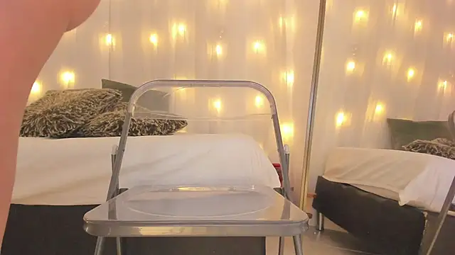 Snapshot of Petite_Lucie chatting on 02-22-25, 09:59 Petite Lucie online show from 02-22-25, 09:59