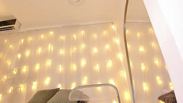 Snapshot of Petite_Lucie chatting on 03-12-25, 10:07 Petite Lucie online show from 03-12-25, 10:07