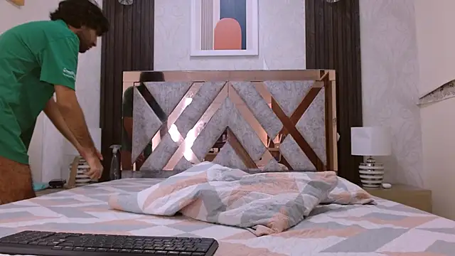 MilanZaire online show from 12-24-24, 11:00