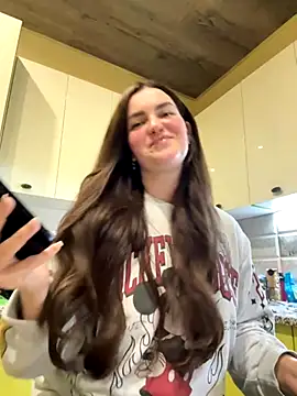 Karolina llove online show from 10-24-25, 10:06