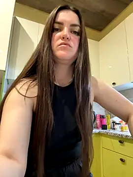 Karolina llove online show from 11-15-25, 03:52