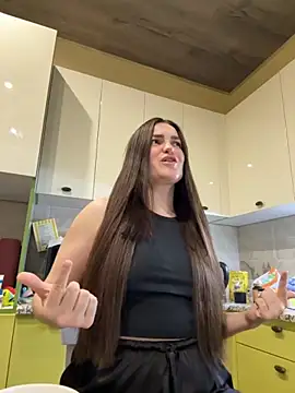 Karolina llove online show from 11-18-25, 11:59