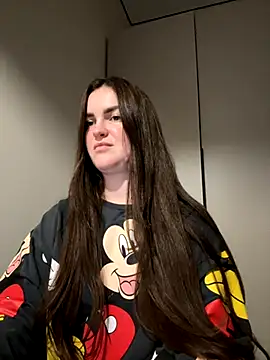 Karolina llove online show from 11-27-25, 11:40