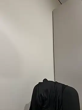 Karolina llove online show from 11-29-25, 06:49