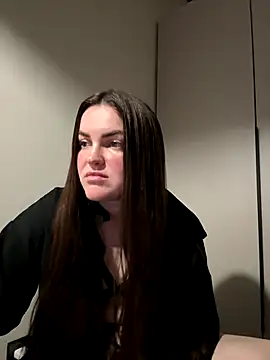 Karolina llove online show from 11-30-25, 10:36