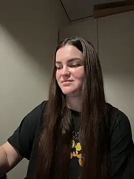 Karolina llove online show from 12-20-25, 03:02