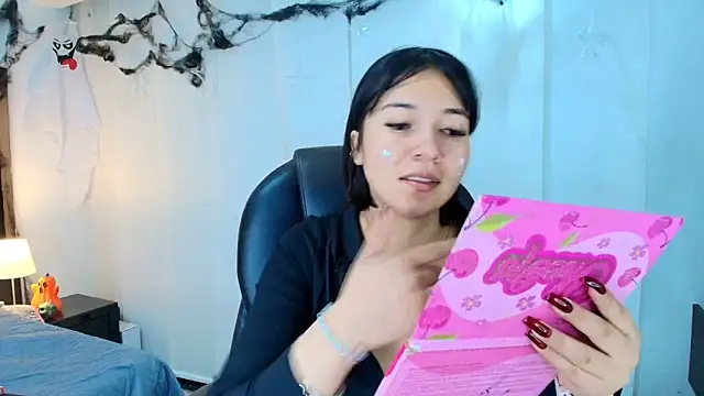 lina bedoya  online show from 11-13-25, 11:53