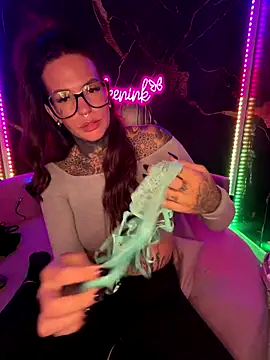 AileenInkOfficial online show from 10-19-25, 07:14