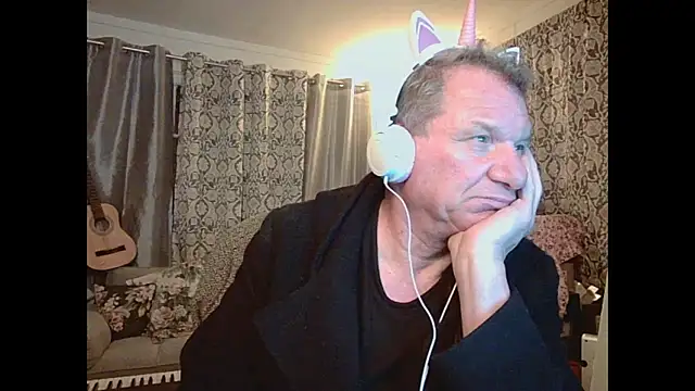 Snapshot of coryassman chatting on 12-04-24, 09:40 coryassman online show from 12-04-24, 09:40