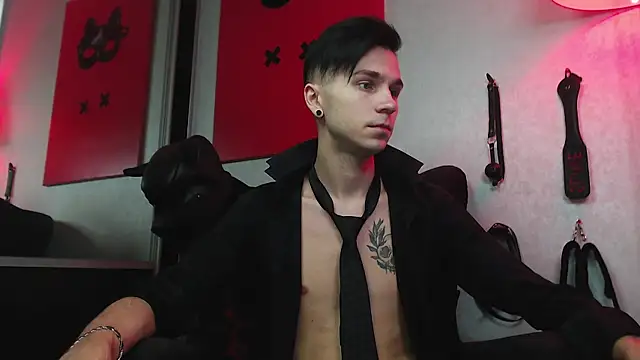 Joseph  Quinn online show from 01-23-25, 11:37