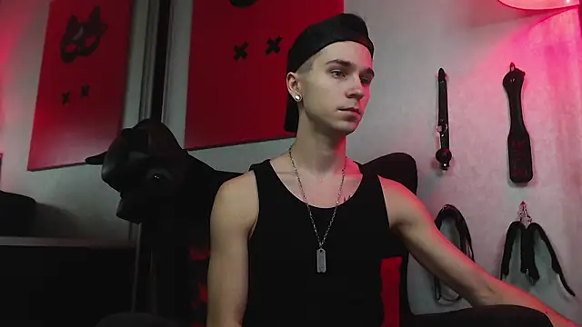 Joseph  Quinn online show from 01-28-25, 12:22