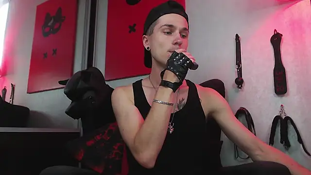 Joseph  Quinn online show from 02-14-25, 12:14